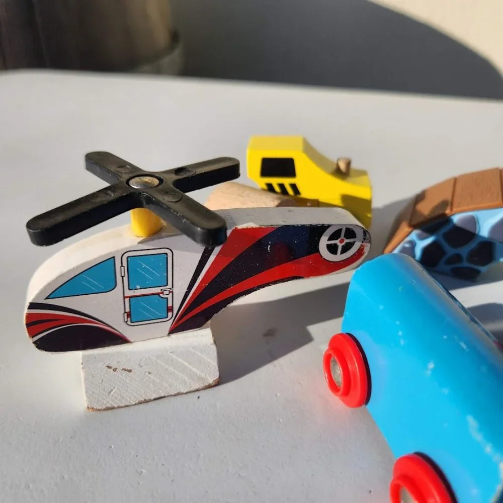 Bundle of Train Table Accessories Trains Toys Signals Vehicles Comes from a pet-